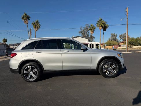 Used 2017 Mercedes-Benz GLC 300 image 4
