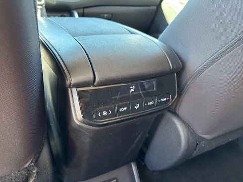 Used 2025 Toyota Highlander LE FWD image 24