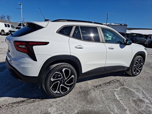 Certified 2024 Chevrolet Trax RS w/ Driver Confidence Package image 6