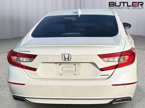 Used 2018 Honda Accord Touring image 9