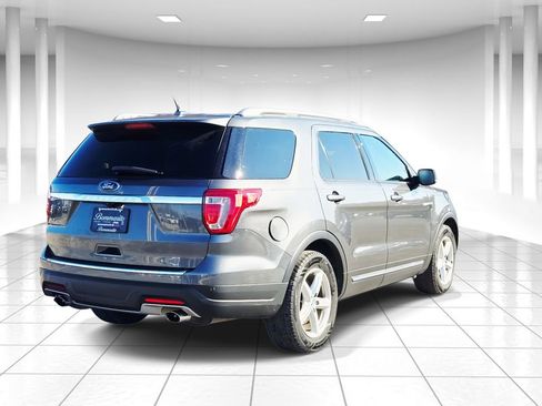 Used 2018 Ford Explorer XLT w/ Equipment Group 202A image 3