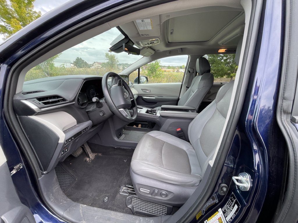 Used 2021 Toyota Sienna Limited AWD/4WD image 3