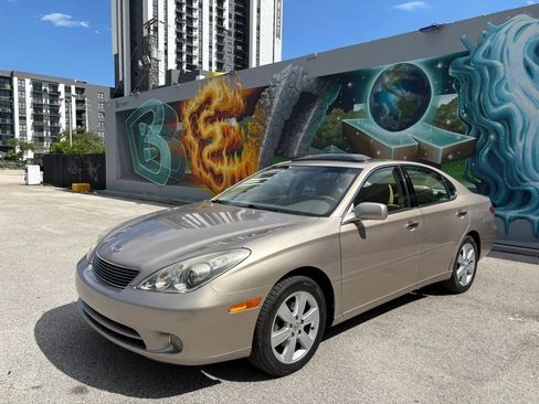 Used 2005 Lexus ES 330 FWD image 1