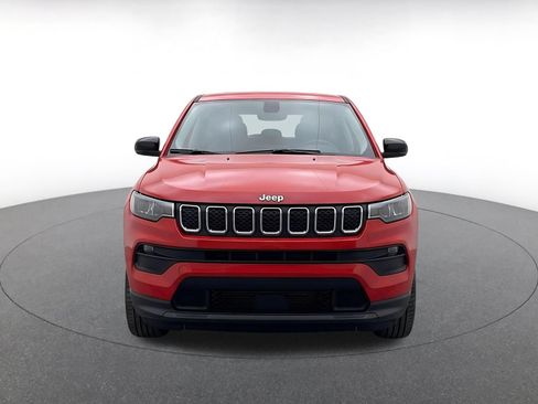 Used 2025 Jeep Compass Latitude AWD/4WD image 2