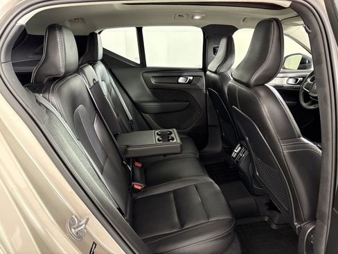 Used 2024 Volvo XC40 B5 Core image 39