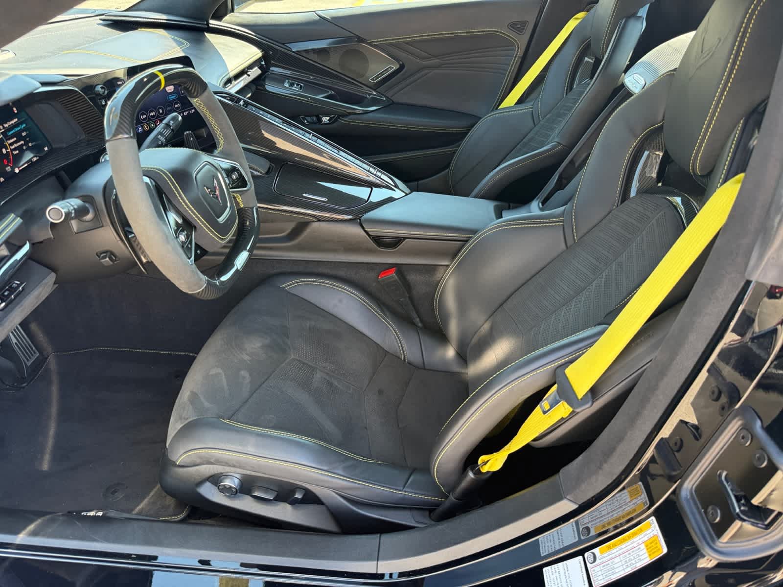 Used 2023 Chevrolet Corvette Z06 w/ Z07 Performance Package RWD image 9