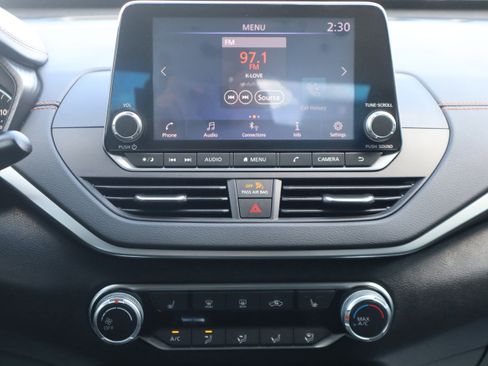 Used 2020 Nissan Altima 2.5 SR w/ Premium Package image 13