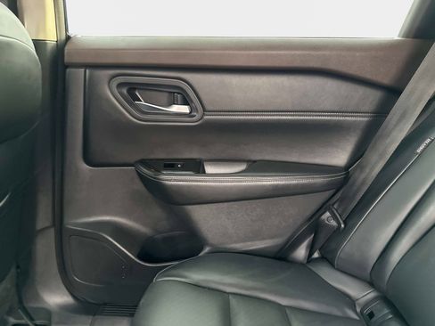 Used 2022 Nissan Rogue SV w/ SV Premium Package image 17