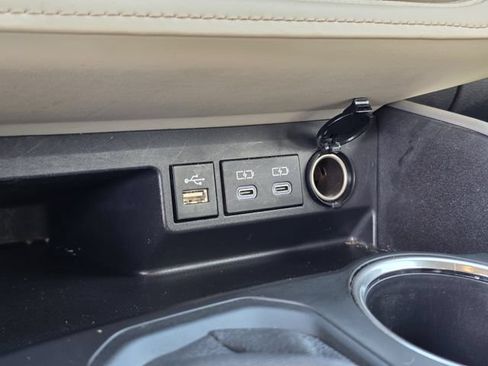 Used 2024 Toyota Highlander XLE FWD image 22