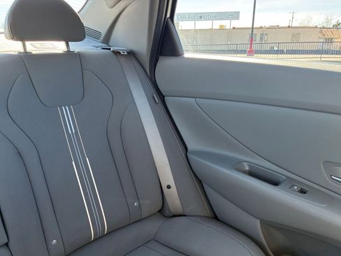 Used 2025 Hyundai Elantra SEL image 33