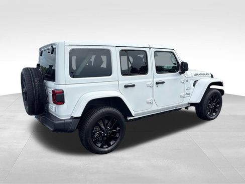 Used 2024 Jeep Wrangler Unlimited Sahara w/ Safety Group AWD/4WD image 5