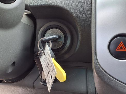 Used 2019 Nissan Frontier SV image 26