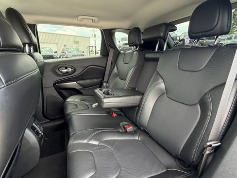 Used 2020 Jeep Cherokee Limited AWD/4WD image 18