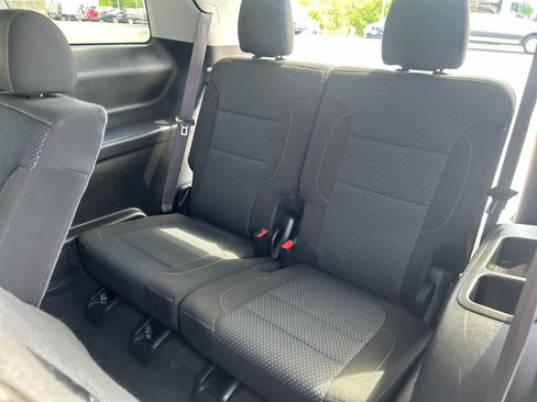 Used 2020 GMC Acadia SLE FWD image 25