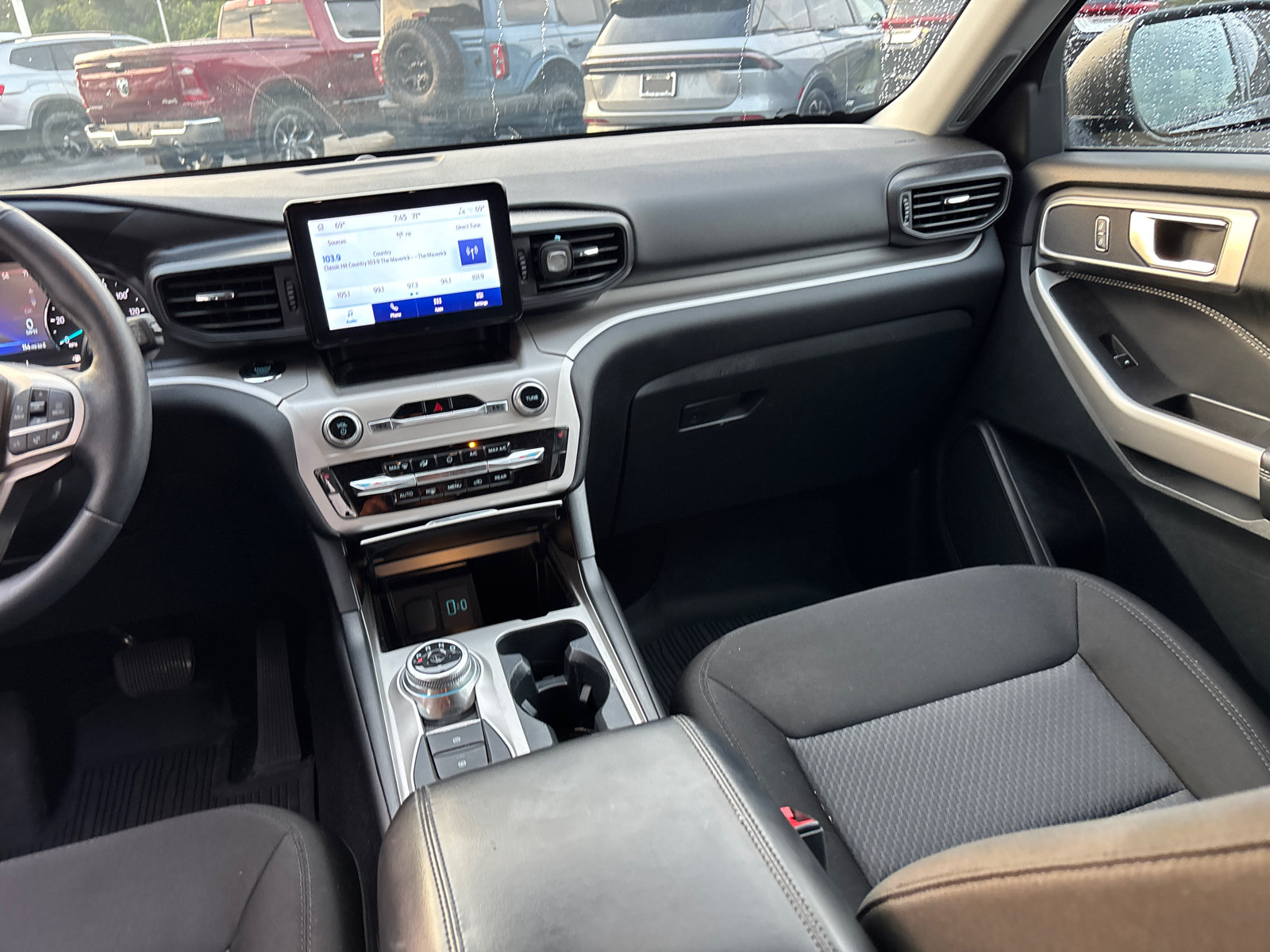 Used 2023 Ford Explorer XLT AWD/4WD image 30