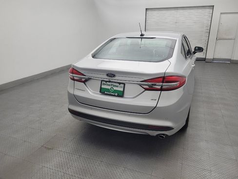 Used 2018 Ford Fusion SE w/ Fusion SE Technology Package FWD image 7