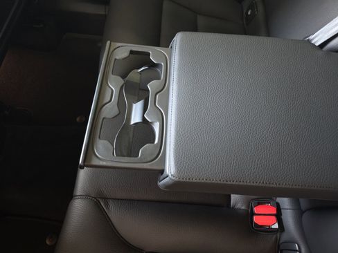 Used 2023 Volvo XC60 B5 Plus image 20