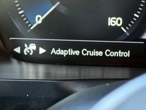 Used 2017 Volvo XC90 T6 Momentum w/ Vision Package image 63