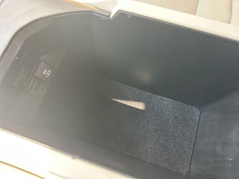 Used 2021 Toyota Camry XLE image 29