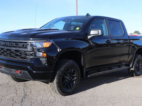 New 2026 Chevrolet Silverado 1500 Custom Trail Boss w/ LPO, Dark Essentials Package image 3