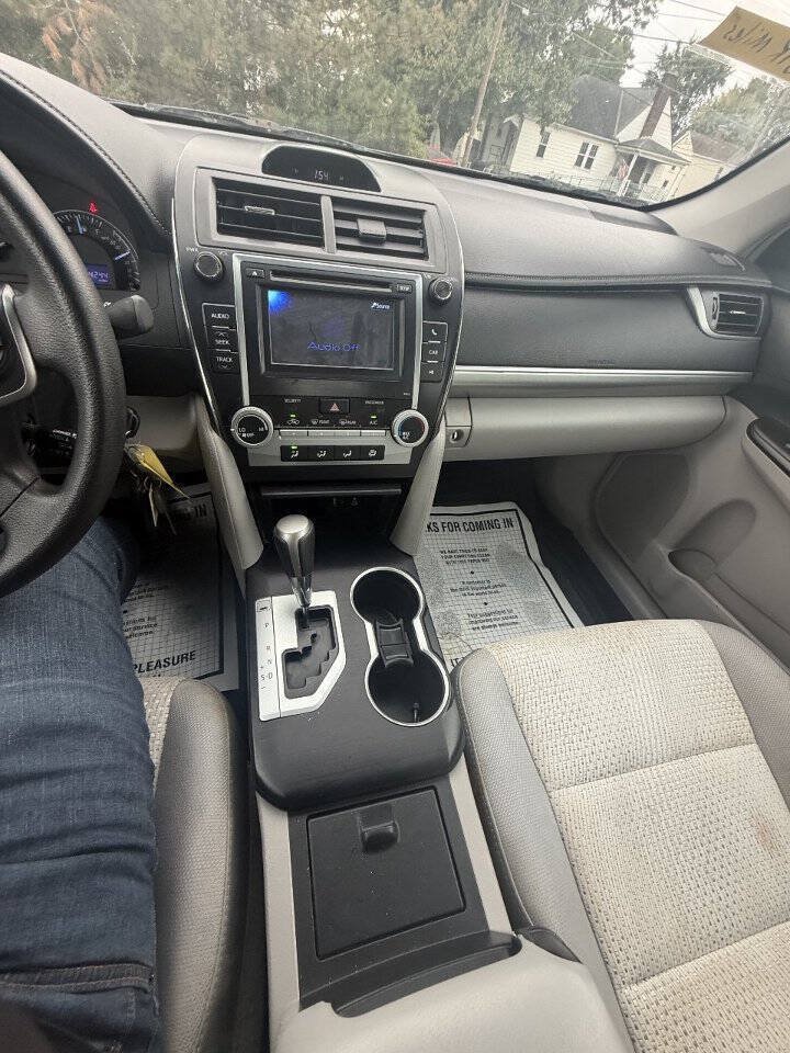 Used 2012 Toyota Camry LE FWD image 16