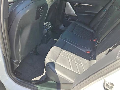 Used 2025 BMW i5 eDrive40i w/ Premium Package RWD image 19