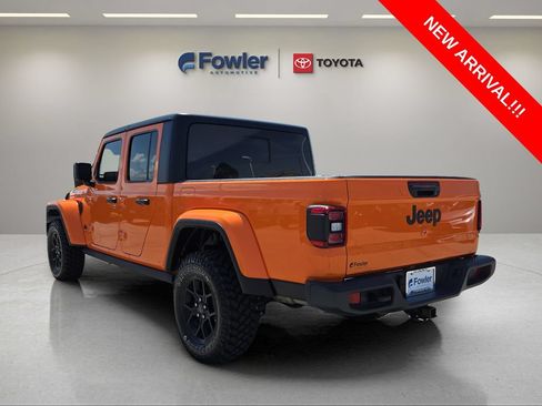 Used 2025 Jeep Gladiator Sport AWD/4WD image 5