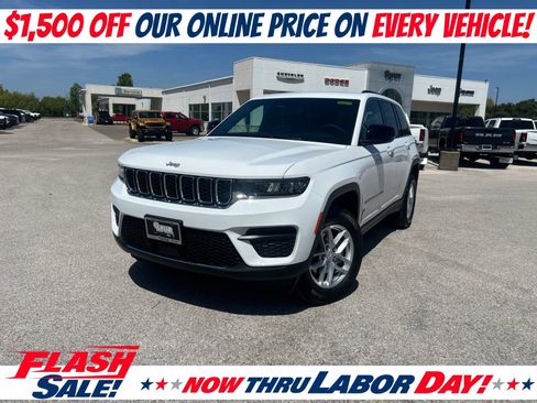 New 2026 Jeep Grand Cherokee Laredo RWD image 1