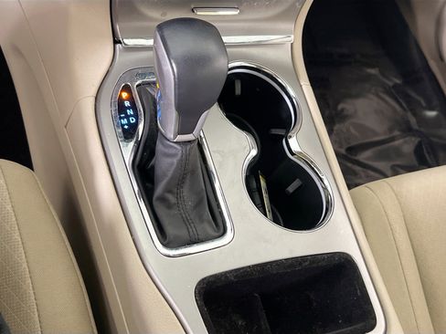 Used 2022 Jeep Grand Cherokee Laredo E image 17