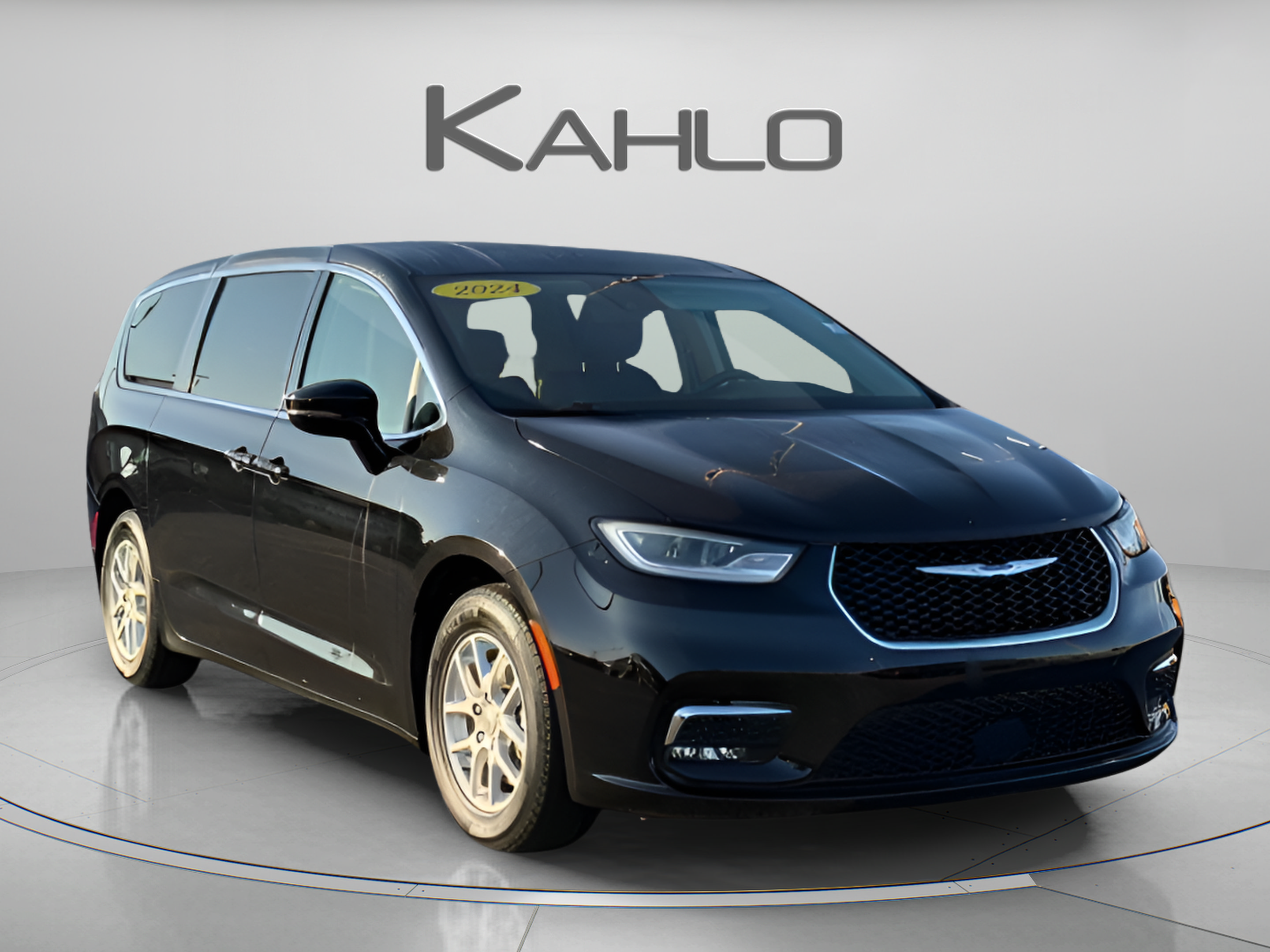 Used 2024 Chrysler Pacifica Touring-L FWD image 6