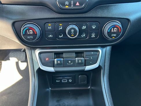 Used 2024 GMC Terrain SLT AWD/4WD image 35