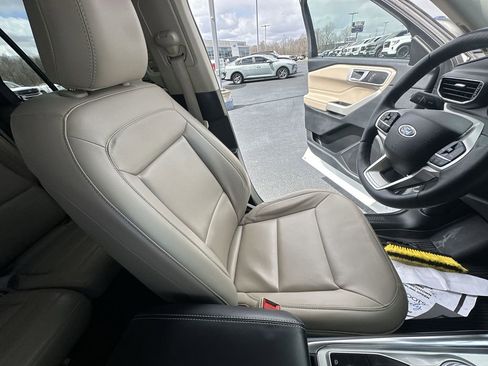 Used 2022 Ford Explorer XLT w/ Equipment Group 202A image 15