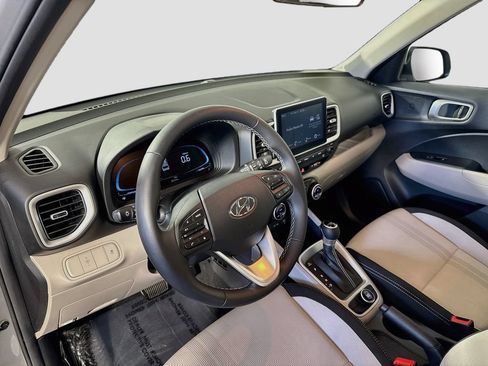 Used 2023 Hyundai Venue SEL FWD image 19