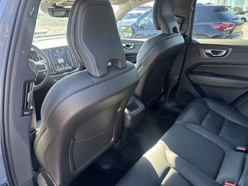 Used 2022 Volvo XC60 B5 Momentum w/ Protection Package Premier FWD image 26