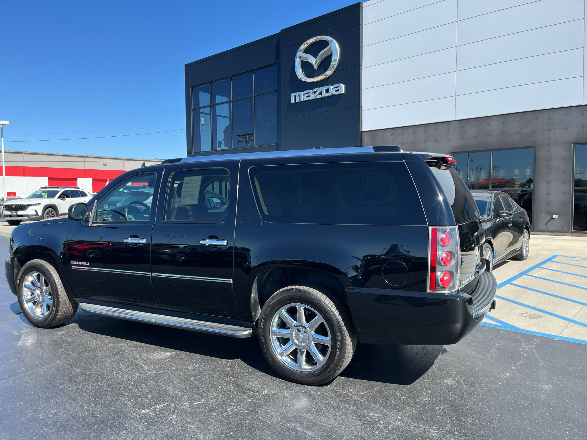 Used 2013 GMC Yukon XL Denali AWD/4WD image 3