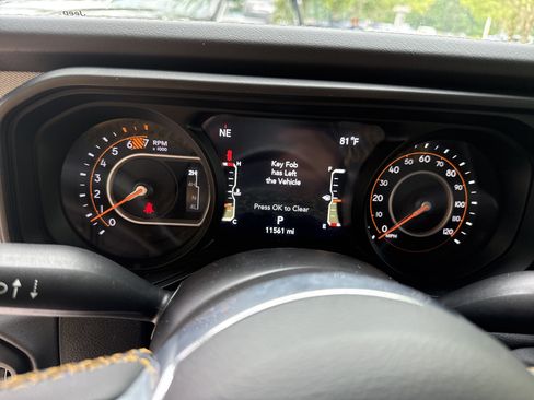 Used 2024 Jeep Wrangler Unlimited Sahara AWD/4WD image 28