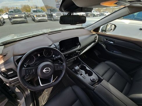 Used 2023 Nissan Rogue SL w/ SL Premium Package image 11