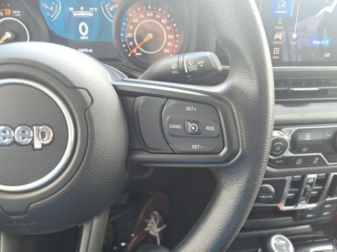 Used 2025 Jeep Gladiator Overland AWD/4WD image 15