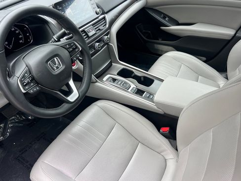 Used 2019 Honda Accord Touring image 4