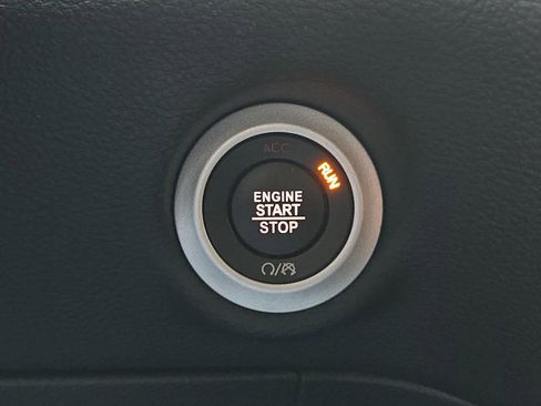 Used 2024 Chrysler Pacifica Touring image 25