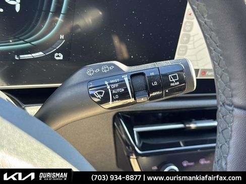 Used 2023 Kia Niro EX image 18