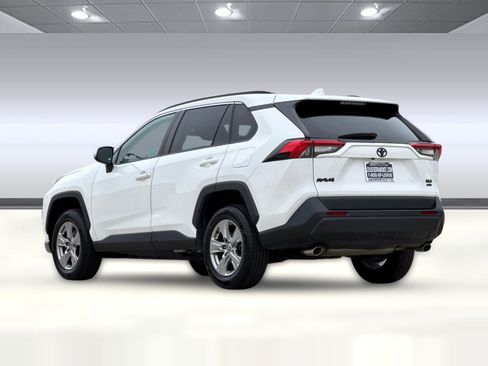 Used 2022 Toyota RAV4 XLE AWD/4WD image 3