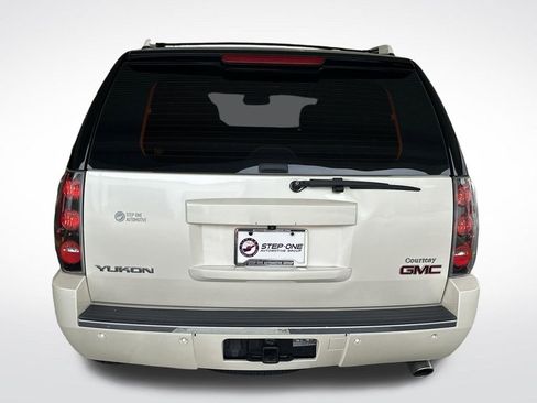 Used 2014 GMC Yukon Denali RWD image 6
