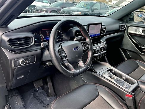 Used 2022 Ford Explorer ST-Line image 12