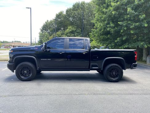 Used 2025 Chevrolet Silverado 2500 ZR2 w/ Technology Package AWD/4WD image 6