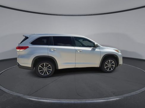 Used 2017 Toyota Highlander XLE FWD image 9