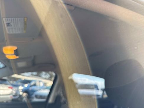 Used 2022 Nissan Versa SV image 39