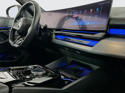 Used 2024 BMW 540i xDrive 540i xDrive Premium M Sport w/ Premium Package image 29