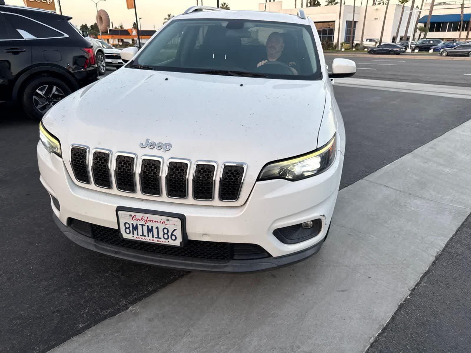 Used 2019 Jeep Cherokee Latitude w/ Popular Appearance Group FWD image 1