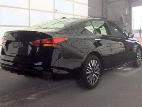 Used 2025 Nissan Altima 2.5 SV FWD image 9
